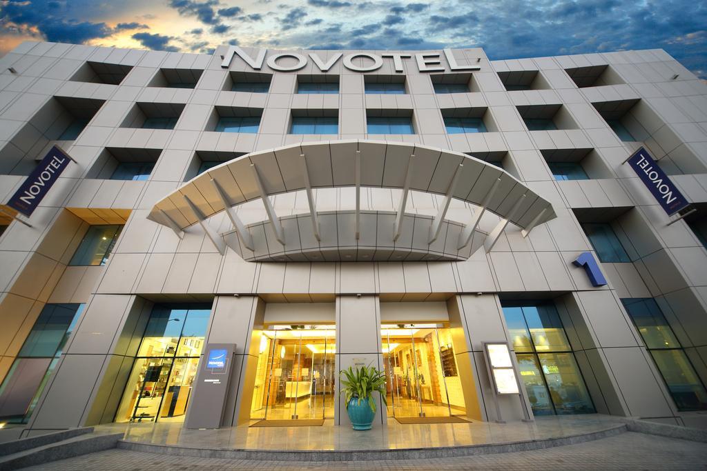 Novotel Dammam Business Park Экстерьер фото