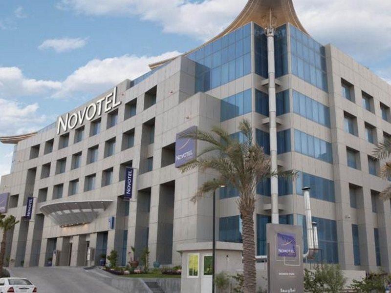 Novotel Dammam Business Park Экстерьер фото